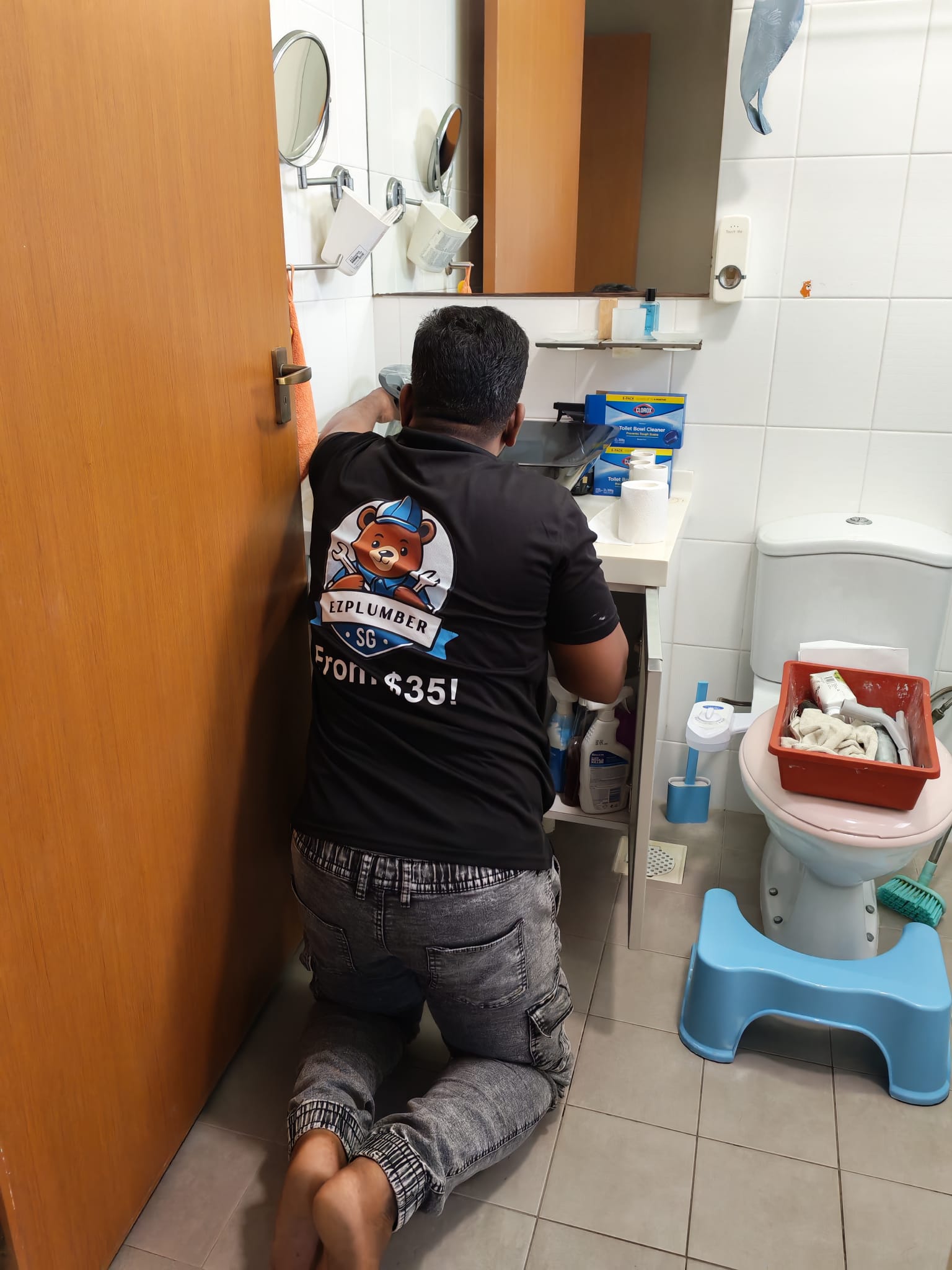 Plumber Singapore providing reliable plumbing service Singapore for bathroom repairs.
