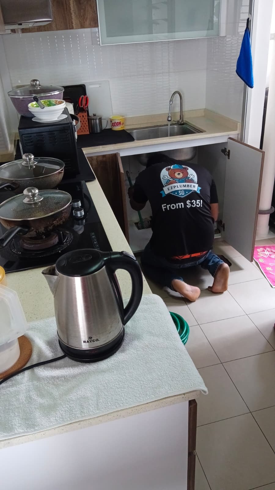 Plumber Singapore providing professional plumbing service Singapore for kitchen repairs.